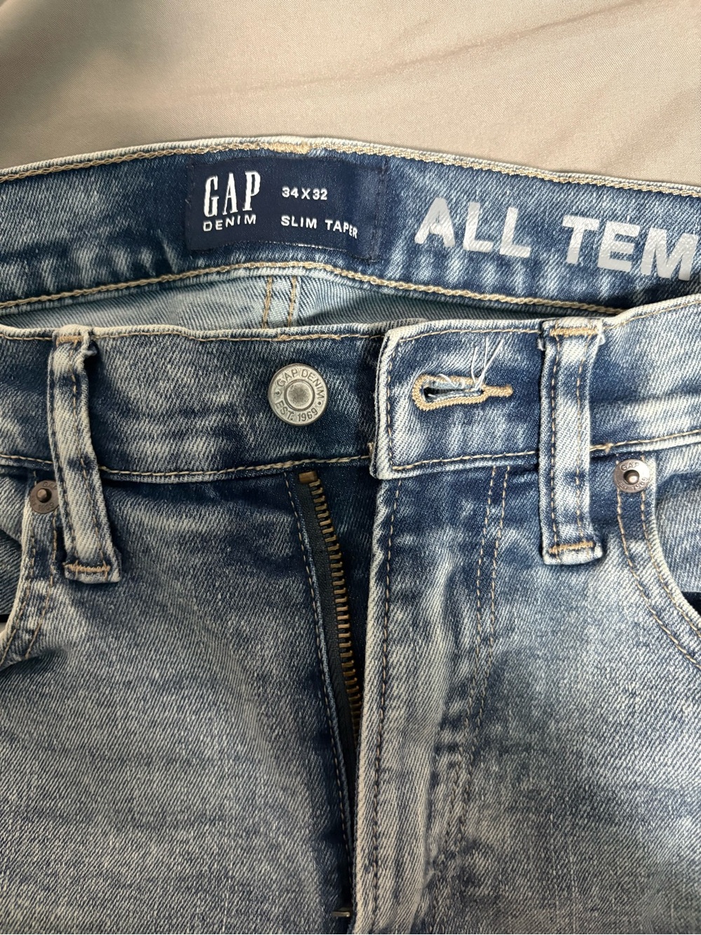 GAP Slim Taper Women's Jeans in Washed Blue